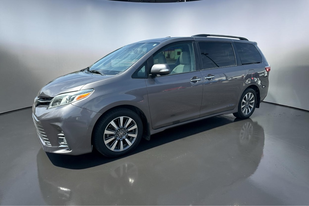 Photo 4 of this TOYOTA SIENNA