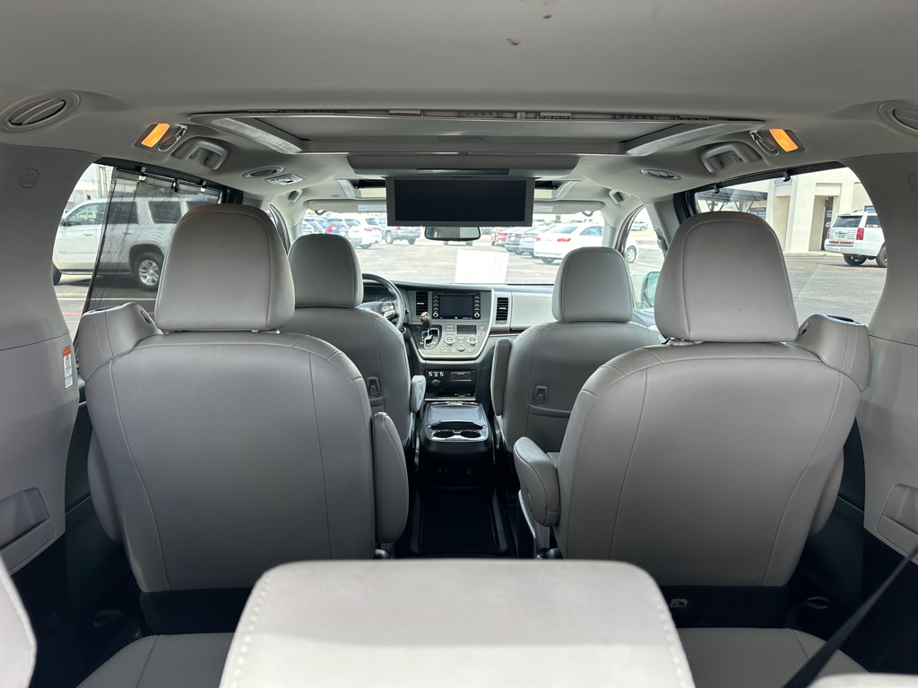 Photo 32 of this TOYOTA SIENNA