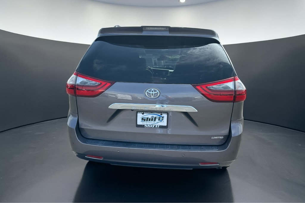 Photo 8 of this TOYOTA SIENNA