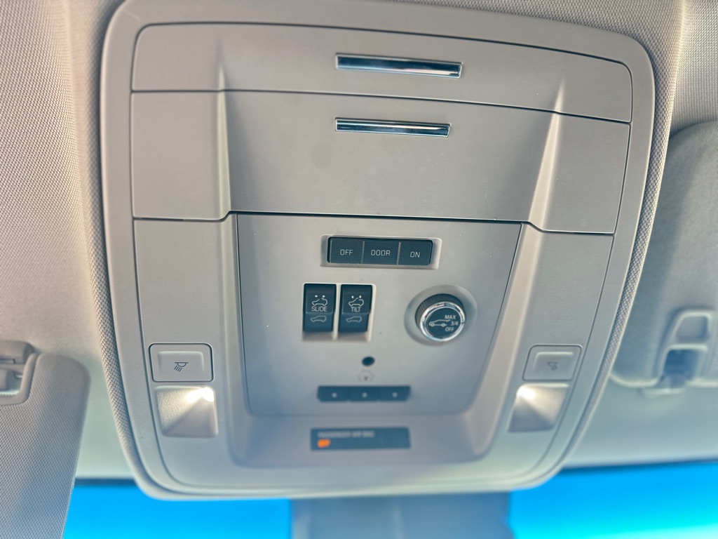 Photo 24 of this CHEVROLET TAHOE