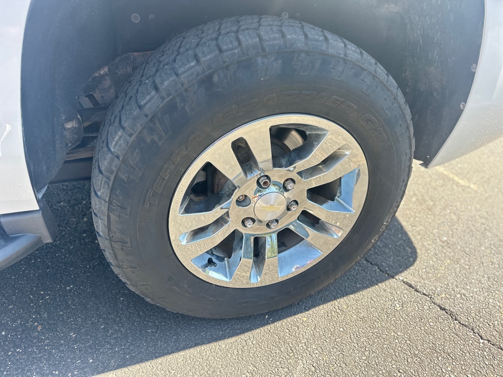 Photo 14 of this CHEVROLET TAHOE