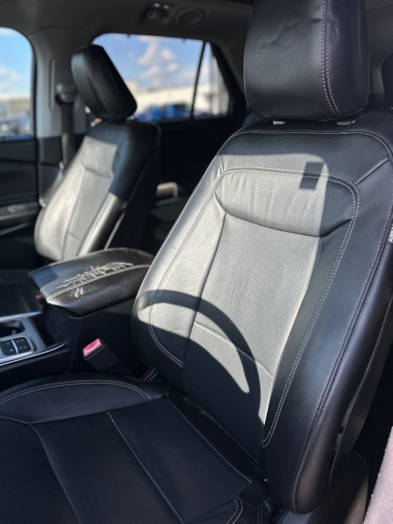 Photo 18 of this FORD EXPLORER