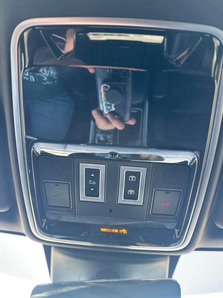 Photo 24 of this LAND ROVER RANGE ROVER SPO