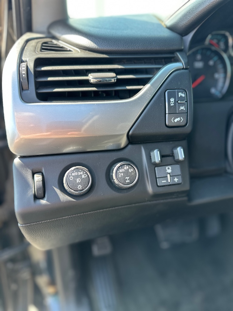 Photo 18 of this CHEVROLET TAHOE