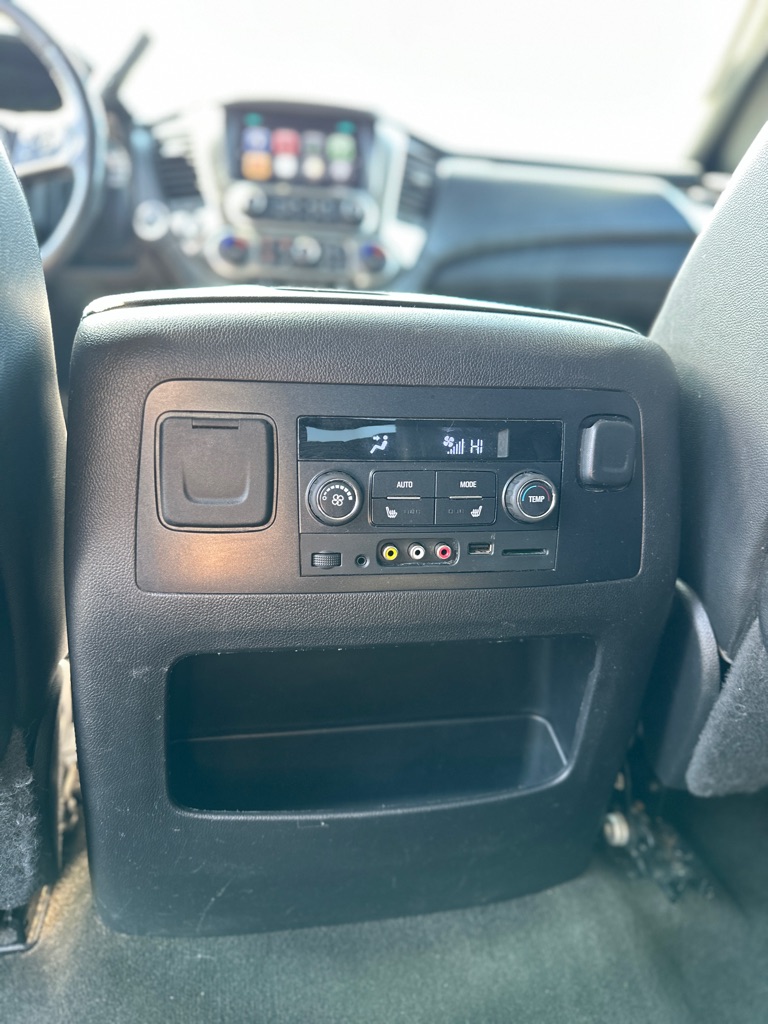 Photo 32 of this CHEVROLET TAHOE