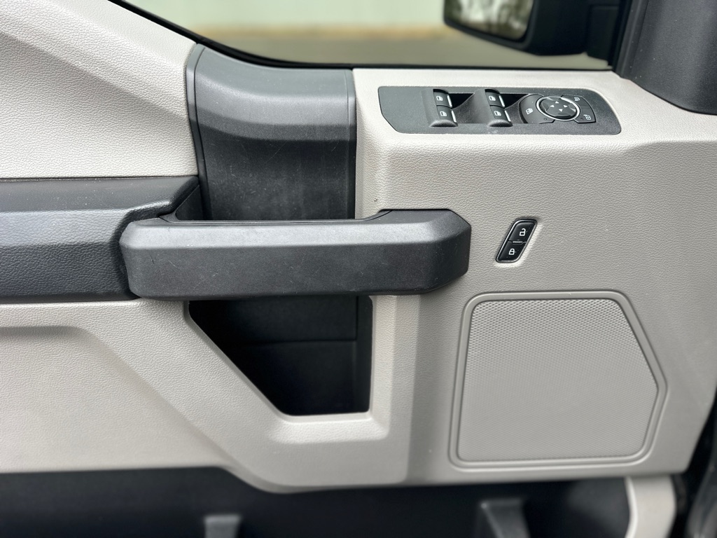 Photo 15 of this FORD F150