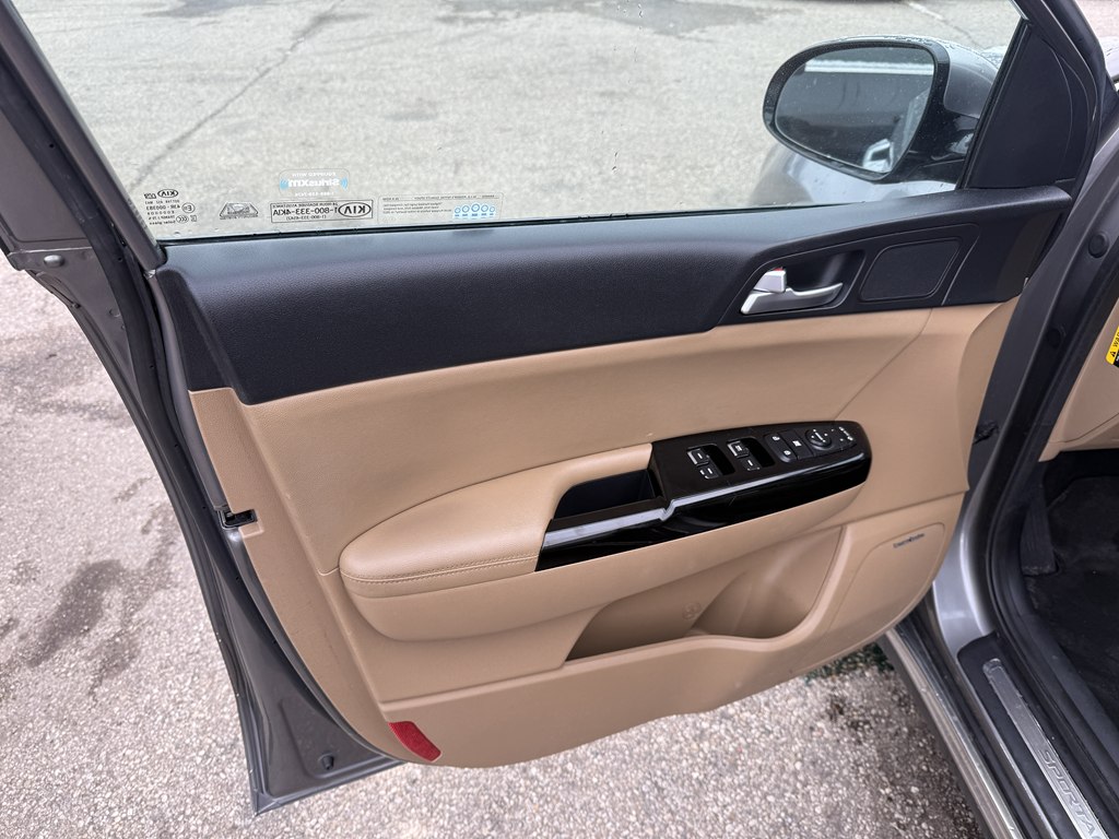Photo 11 of this KIA SPORTAGE
