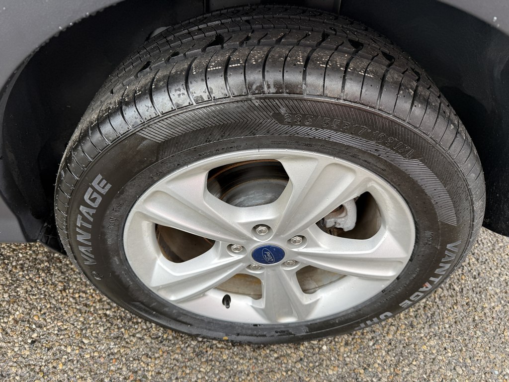 Photo 9 of this FORD ESCAPE
