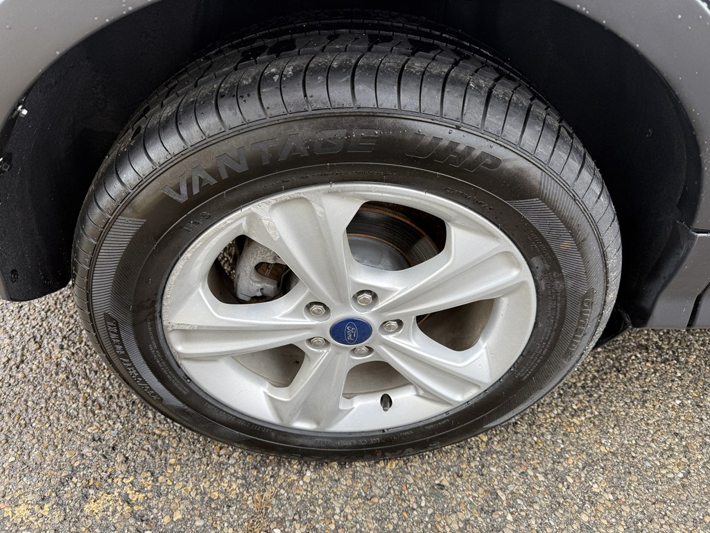 Photo 8 of this FORD ESCAPE