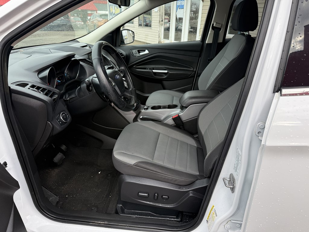 Photo 13 of this FORD ESCAPE
