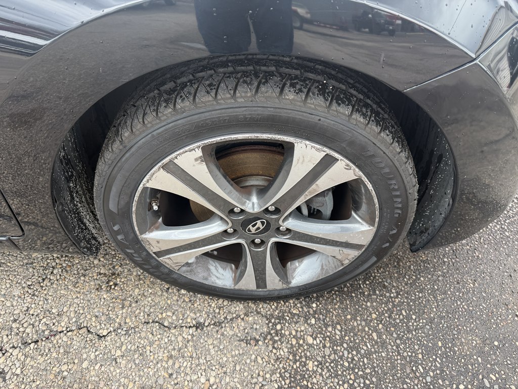 Photo 7 of this HYUNDAI ELANTRA