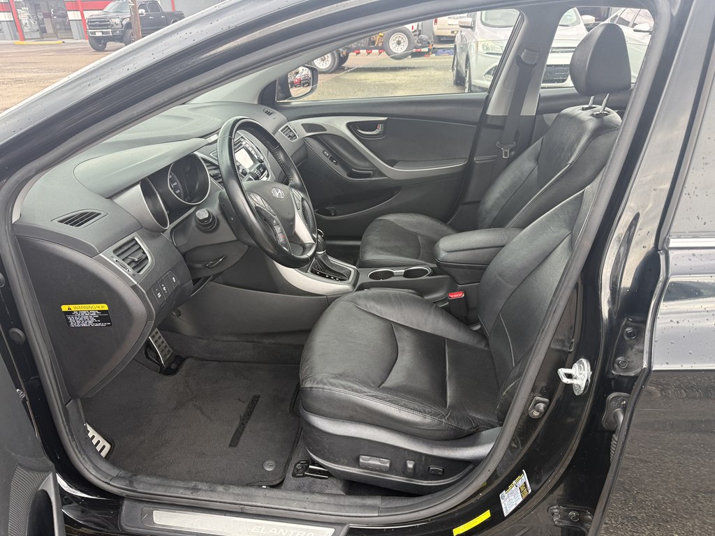 Photo 12 of this HYUNDAI ELANTRA
