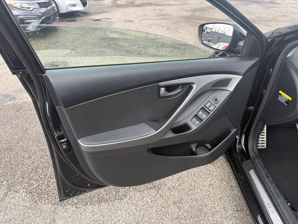 Photo 11 of this HYUNDAI ELANTRA