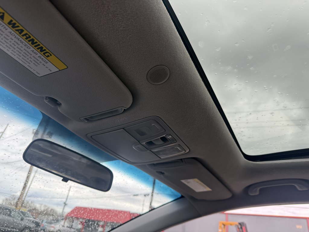 Photo 15 of this HYUNDAI ELANTRA