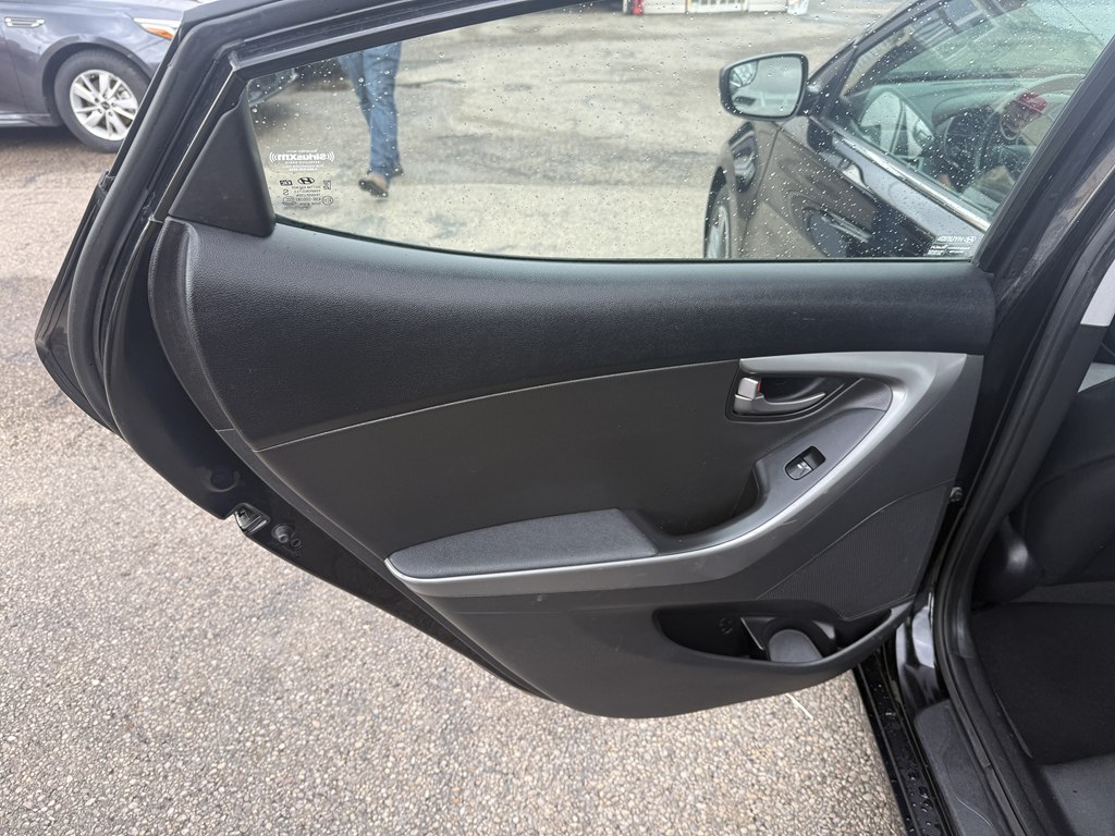 Photo 18 of this HYUNDAI ELANTRA