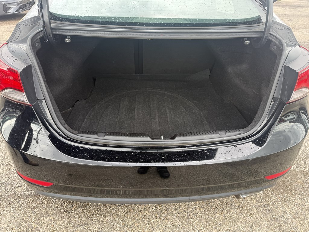 Photo 19 of this HYUNDAI ELANTRA