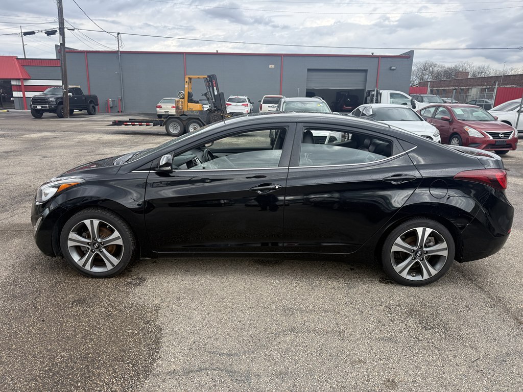 Photo 3 of this HYUNDAI ELANTRA