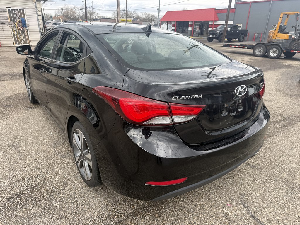 Photo 4 of this HYUNDAI ELANTRA