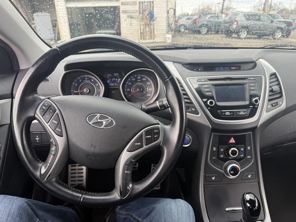 Photo 13 of this HYUNDAI ELANTRA