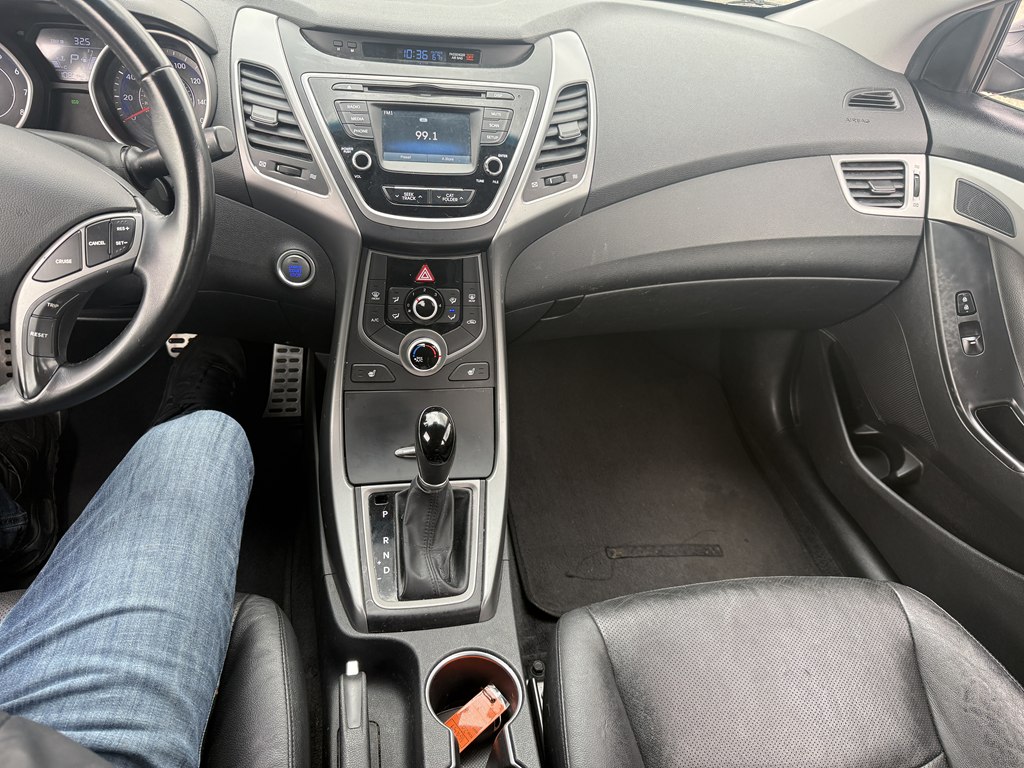 Photo 17 of this HYUNDAI ELANTRA