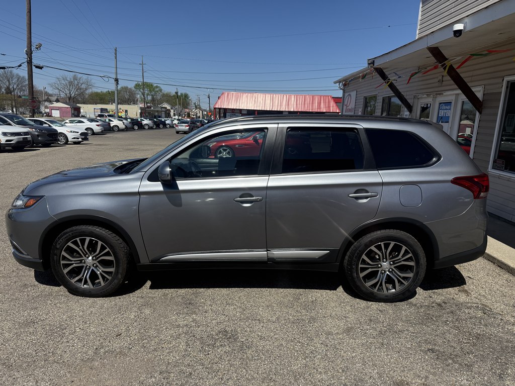 Photo 3 of this MITSUBISHI OUTLANDER