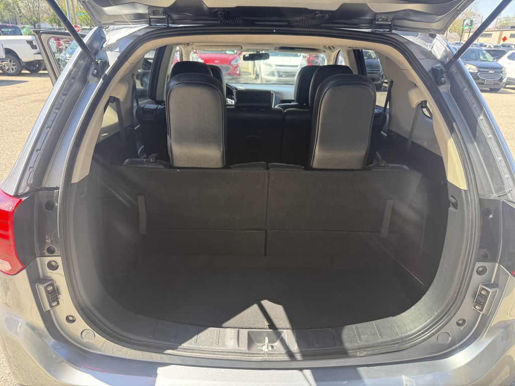 Photo 20 of this MITSUBISHI OUTLANDER