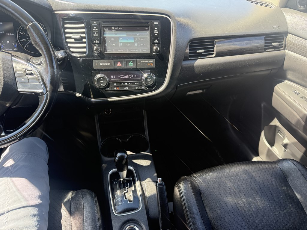 Photo 15 of this MITSUBISHI OUTLANDER