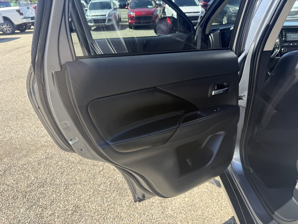 Photo 18 of this MITSUBISHI OUTLANDER