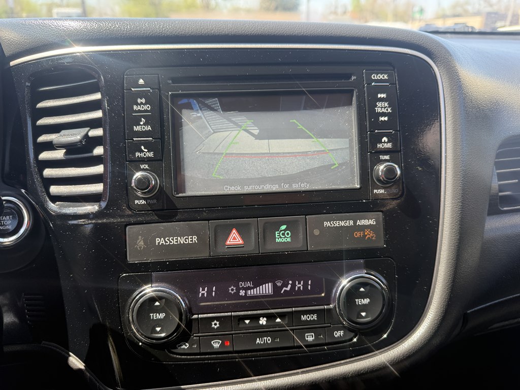 Photo 16 of this MITSUBISHI OUTLANDER