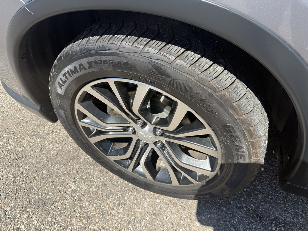 Photo 9 of this MITSUBISHI OUTLANDER