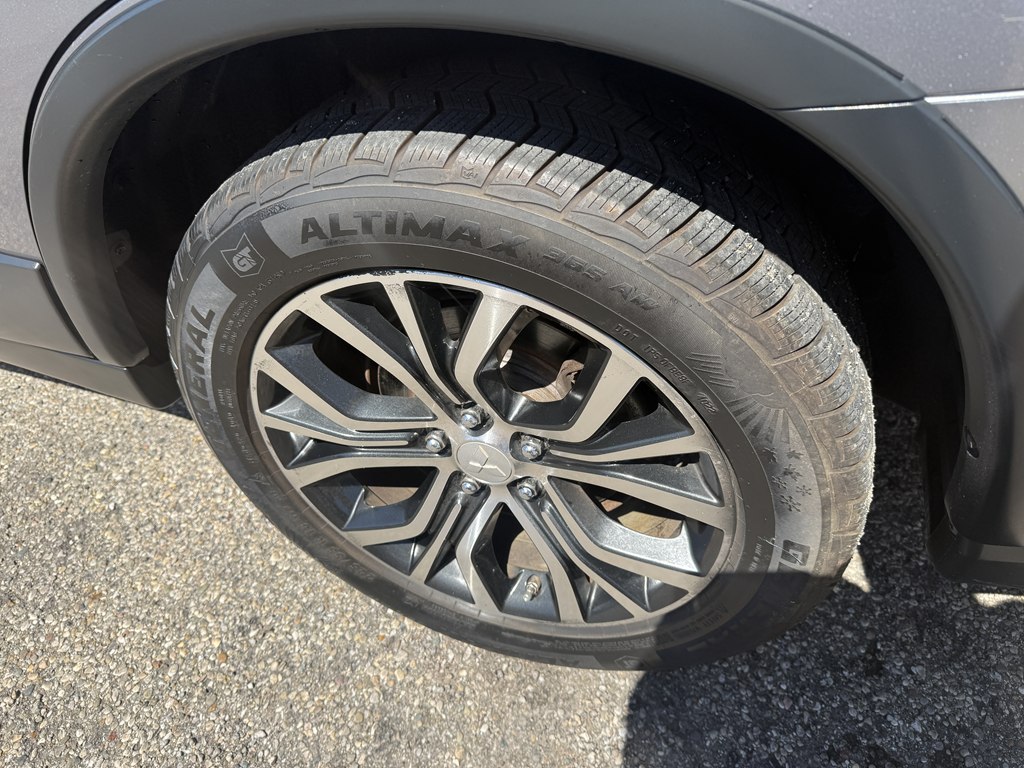 Photo 10 of this MITSUBISHI OUTLANDER