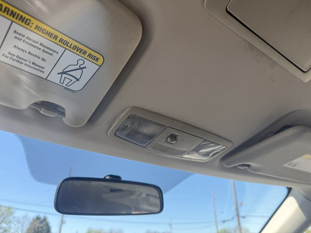 Photo 17 of this MITSUBISHI OUTLANDER