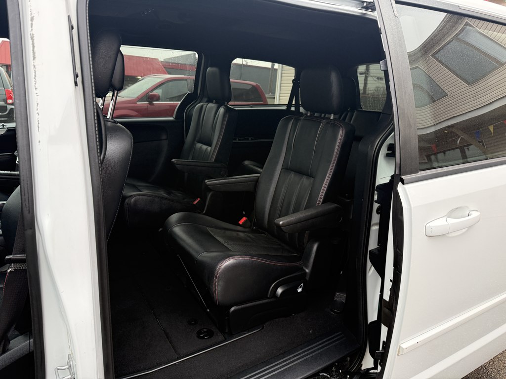 Photo 13 of this DODGE GRAND CARAVAN