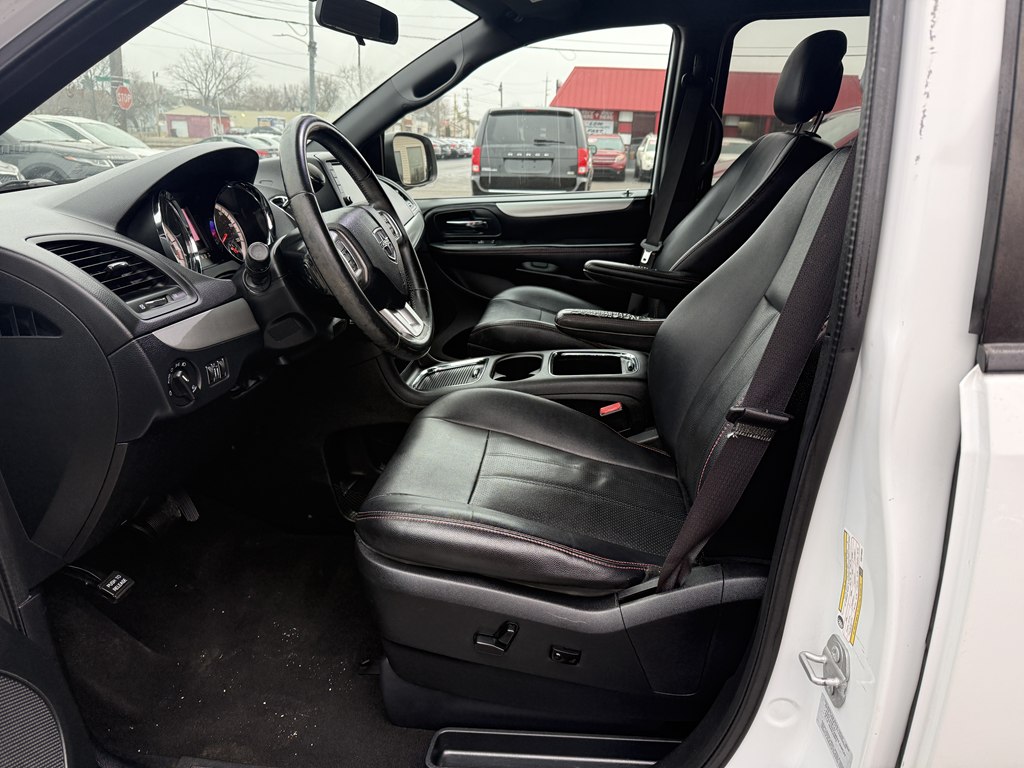 Photo 12 of this DODGE GRAND CARAVAN