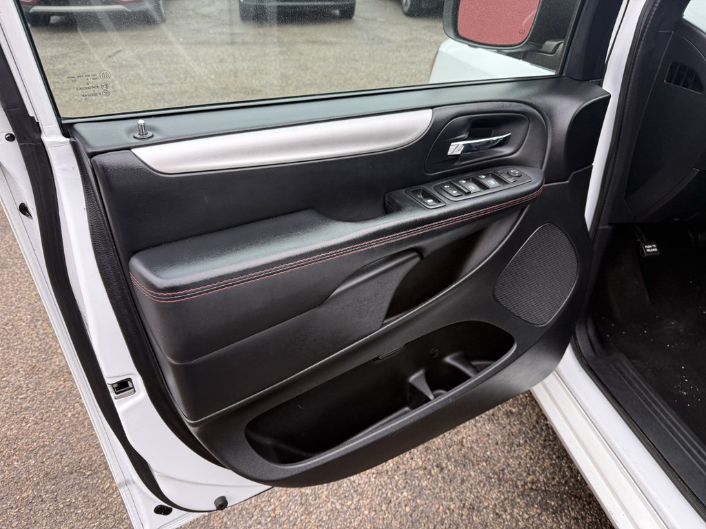 Photo 11 of this DODGE GRAND CARAVAN