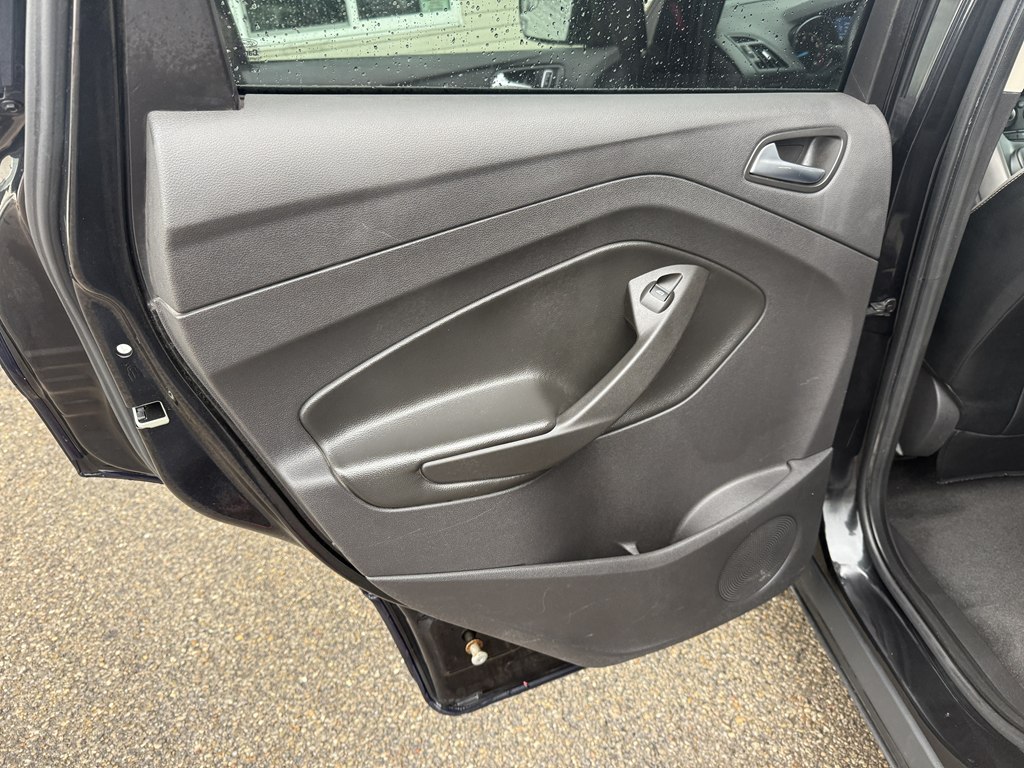 Photo 13 of this FORD ESCAPE