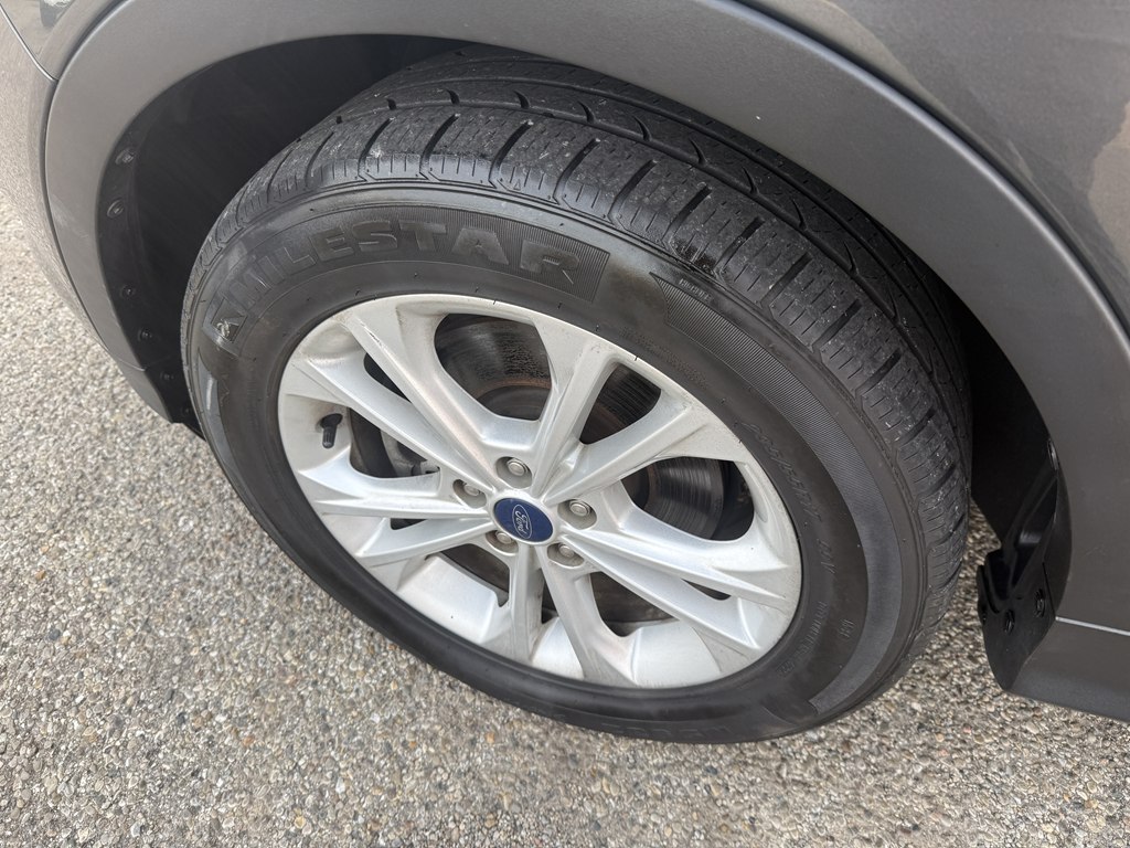 Photo 10 of this FORD ESCAPE