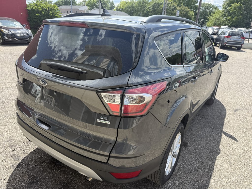 Photo 5 of this FORD ESCAPE