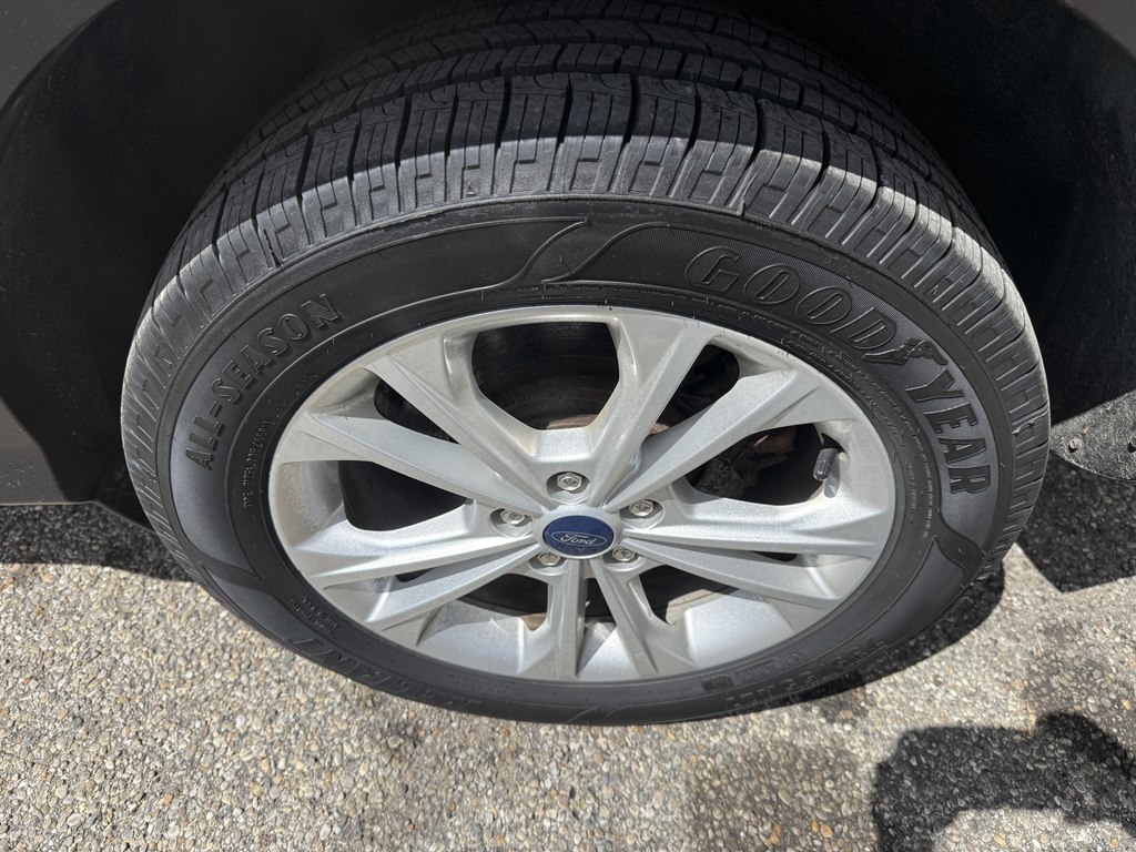 Photo 10 of this FORD ESCAPE