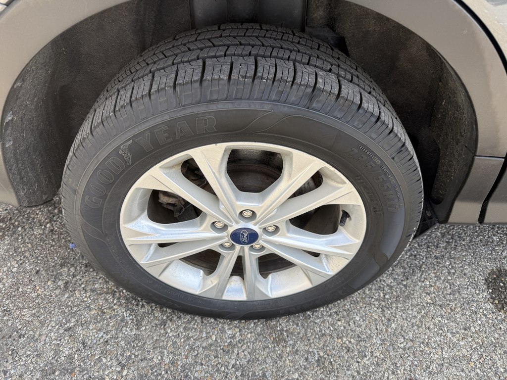 Photo 7 of this FORD ESCAPE