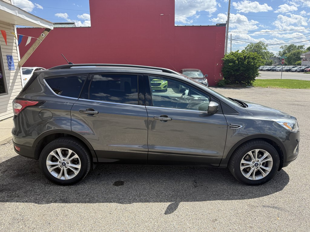 Photo 6 of this FORD ESCAPE