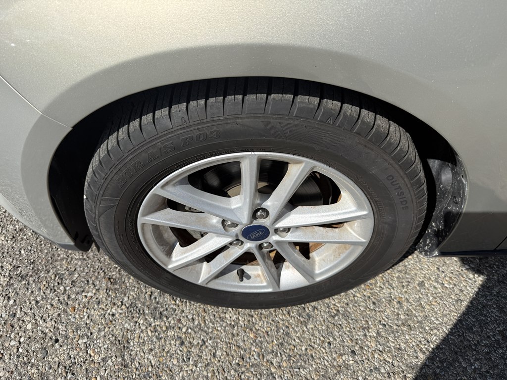 Photo 10 of this FORD FOCUS