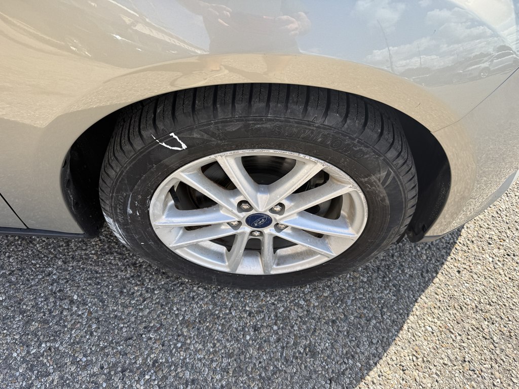 Photo 7 of this FORD FOCUS