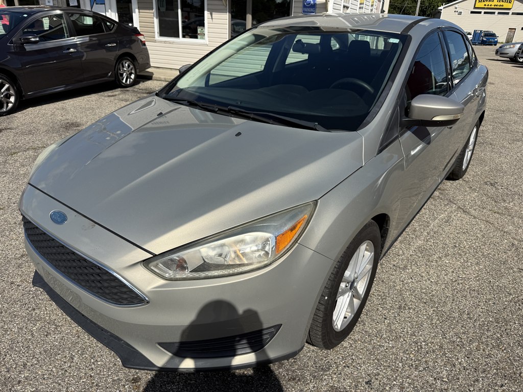 Photo 2 of this FORD FOCUS