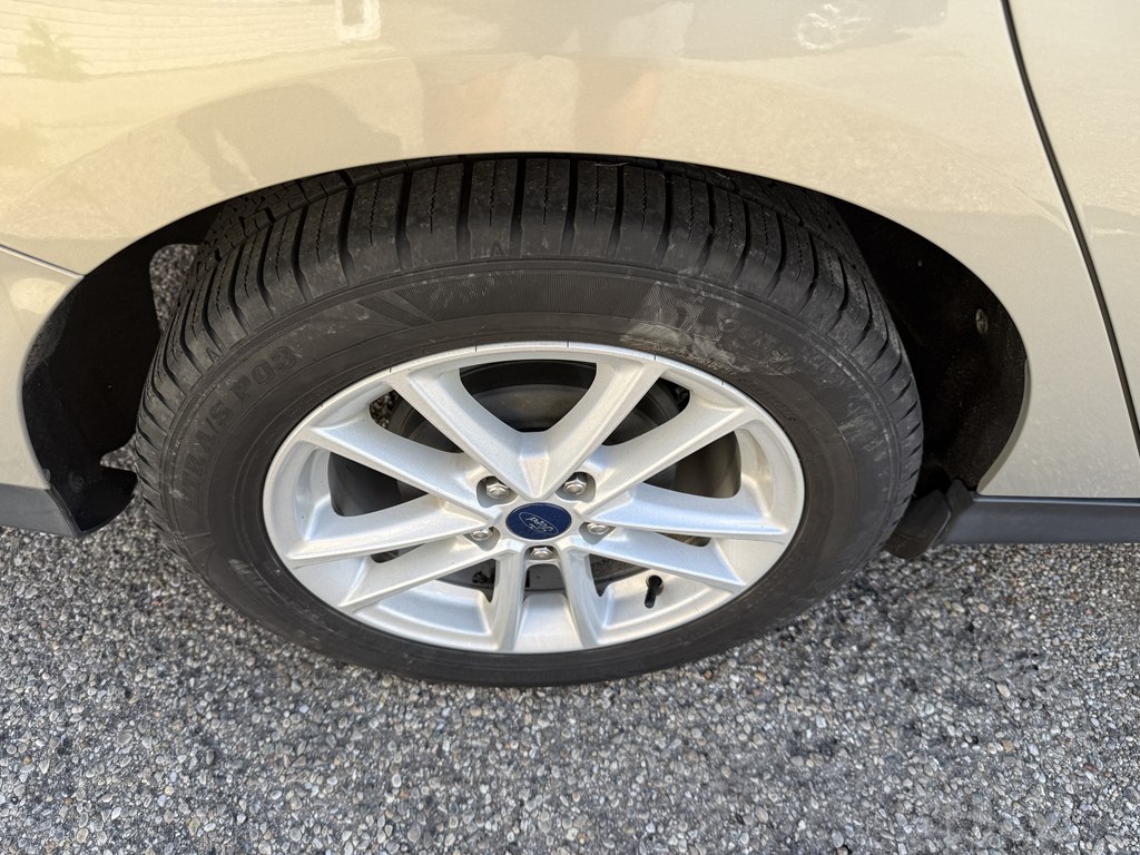 Photo 8 of this FORD FOCUS