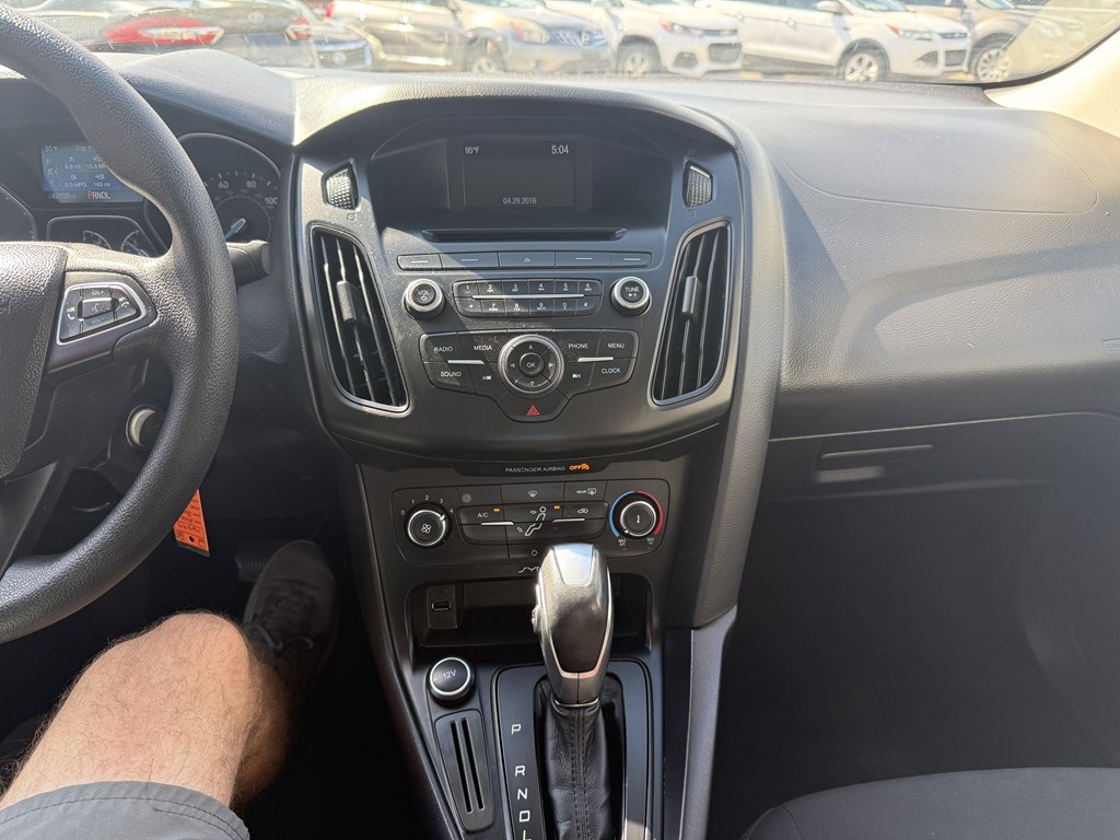 Photo 18 of this FORD FOCUS