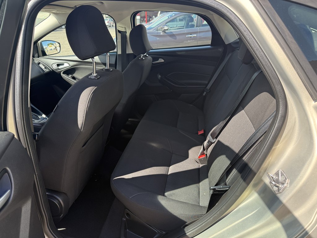 Photo 14 of this FORD FOCUS