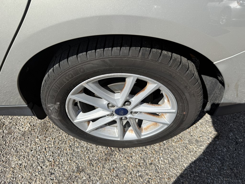 Photo 9 of this FORD FOCUS