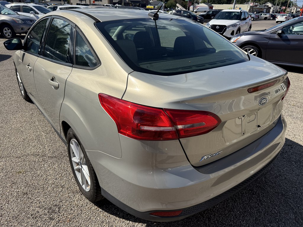 Photo 4 of this FORD FOCUS
