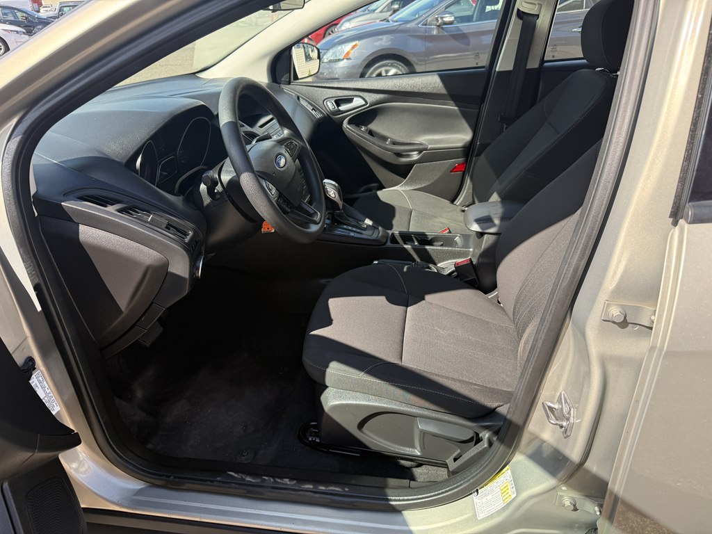 Photo 12 of this FORD FOCUS